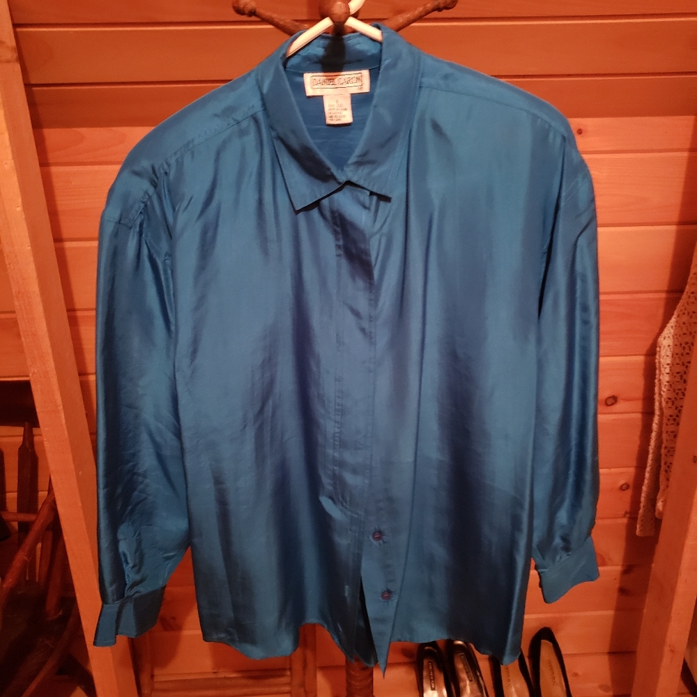 Daniel Caron 100% silk size small